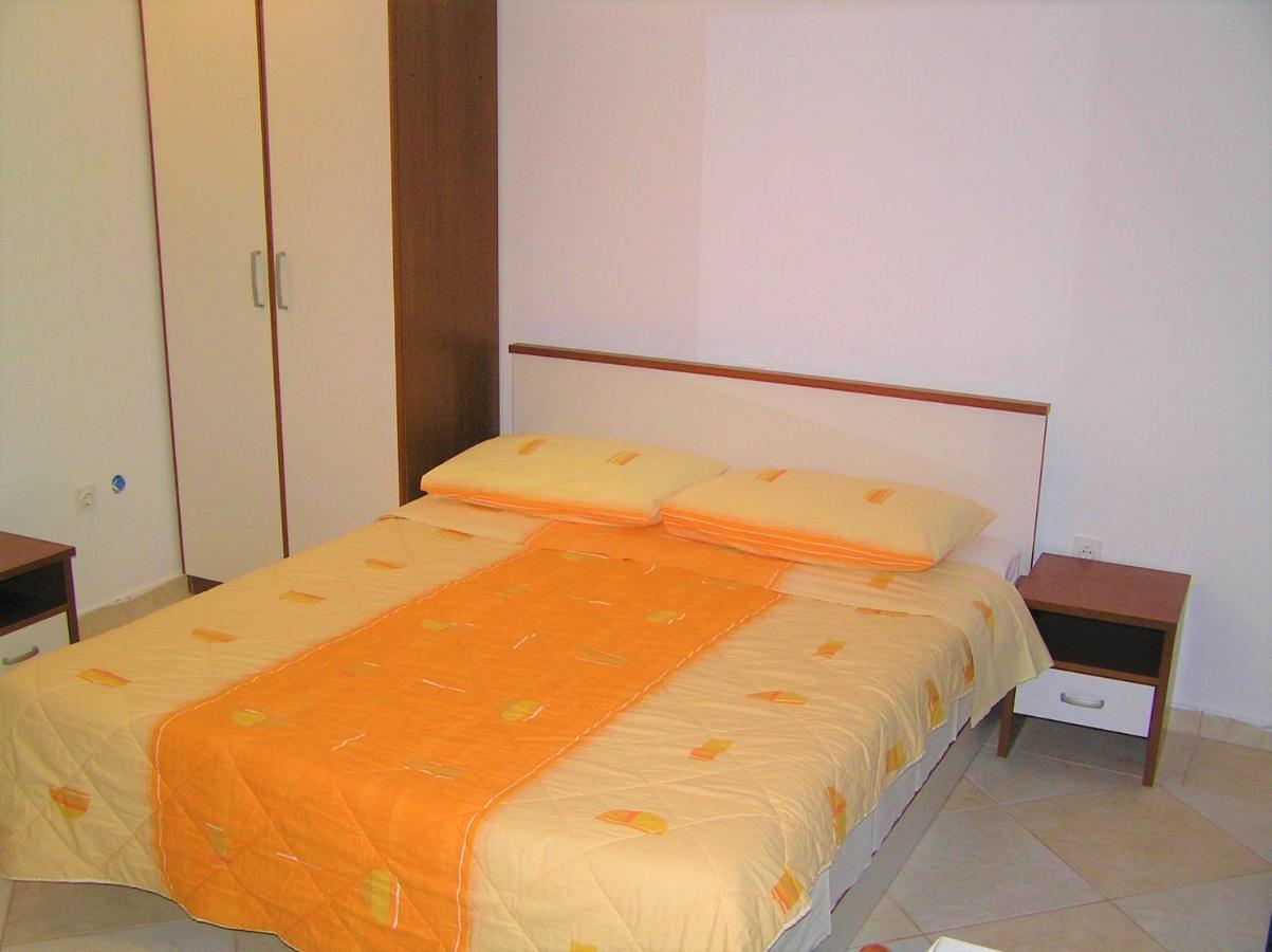 Apartment House Helena Primosten Bagian luar foto