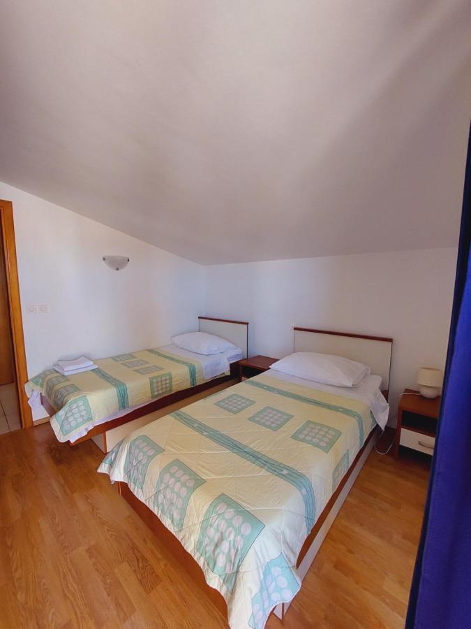 Apartment House Helena Primosten Bagian luar foto