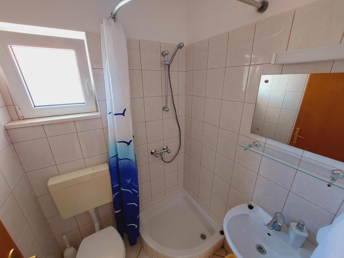 Apartment House Helena Primosten Bagian luar foto