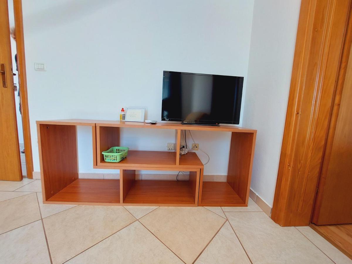 Apartment House Helena Primosten Bagian luar foto