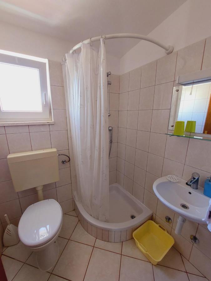 Apartment House Helena Primosten Bagian luar foto