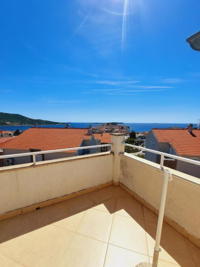 Apartment House Helena Primosten Bagian luar foto