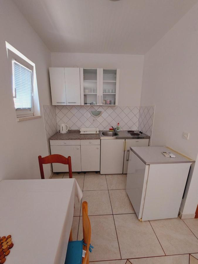 Apartment House Helena Primosten Bagian luar foto