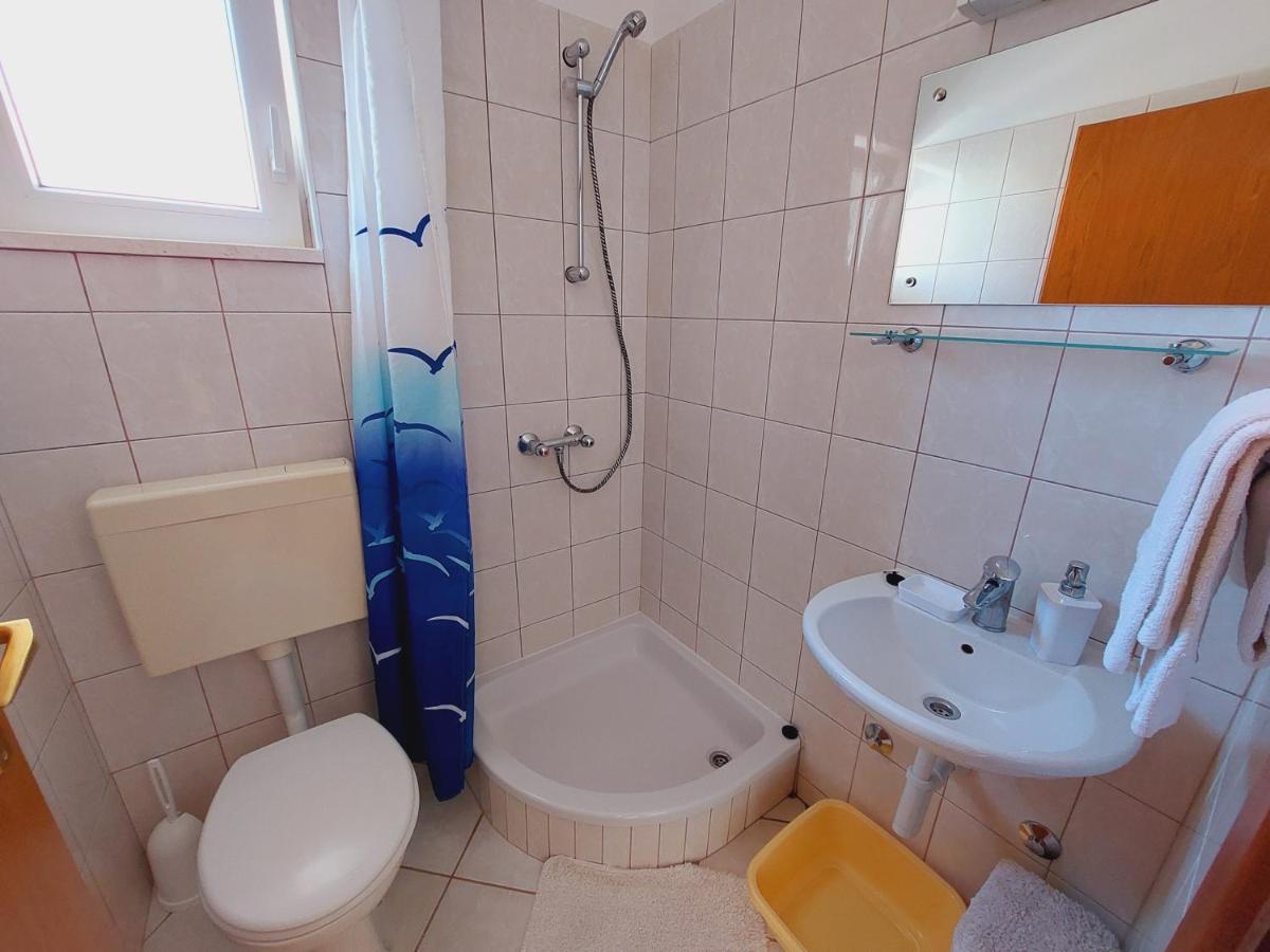 Apartment House Helena Primosten Bagian luar foto
