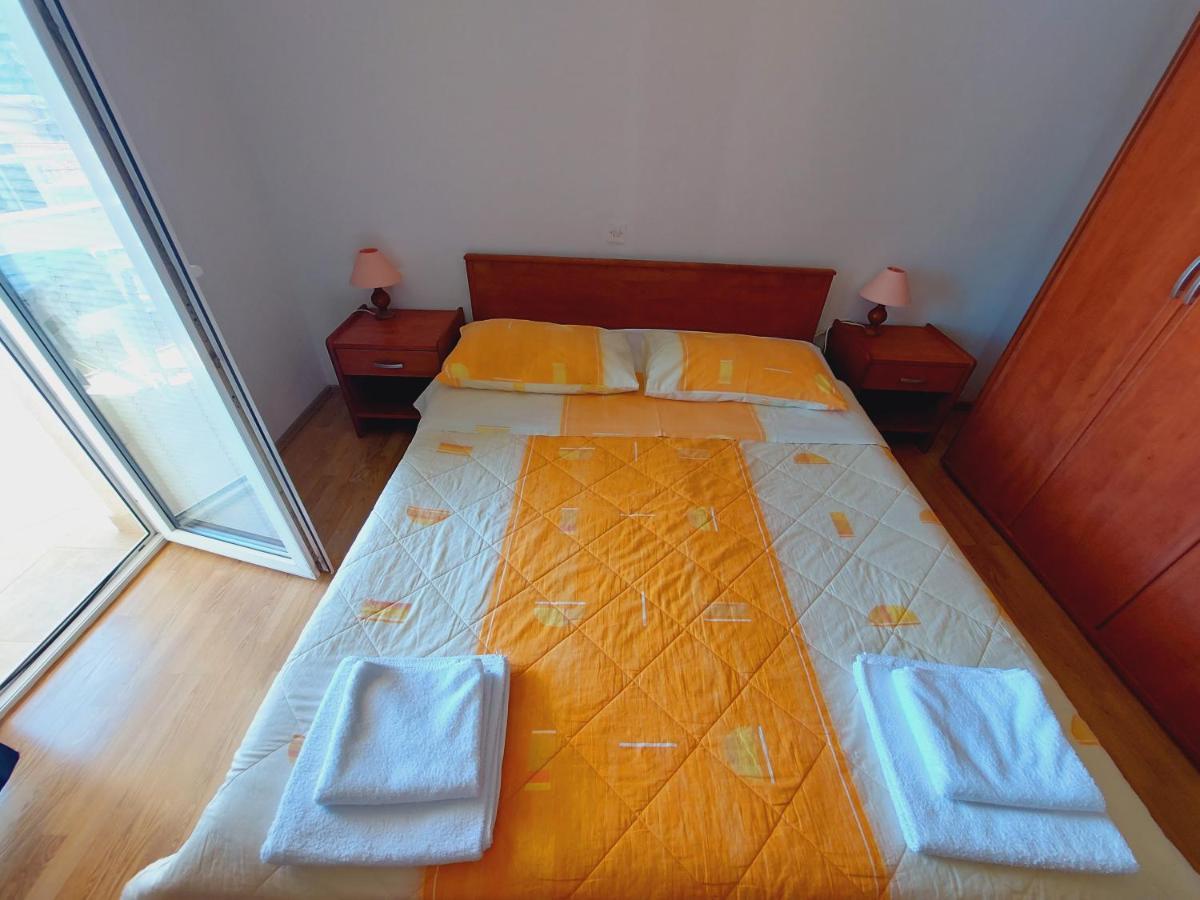 Apartment House Helena Primosten Bagian luar foto