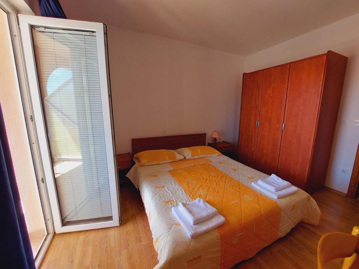 Apartment House Helena Primosten Bagian luar foto
